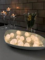 Konstsmide 3155-103 - LED Dekolichterkette, weiße Baumwollkugeln mit 16 warmweißen Dioden, 24V Innentrafo, transparentes Kabel