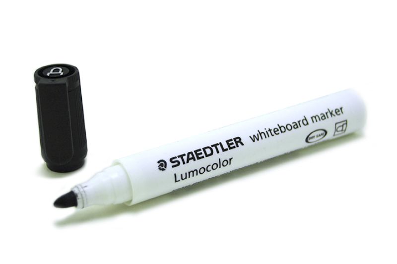 STAEDTLER Whiteboard Marker Lumocolor, trocken und rückstandsfrei abwischbar, Linienbreite 2 mm, schnelltrocknend, nachfüllbar, lange Lebensdauer, 1 schwarzer Marker, 351-9