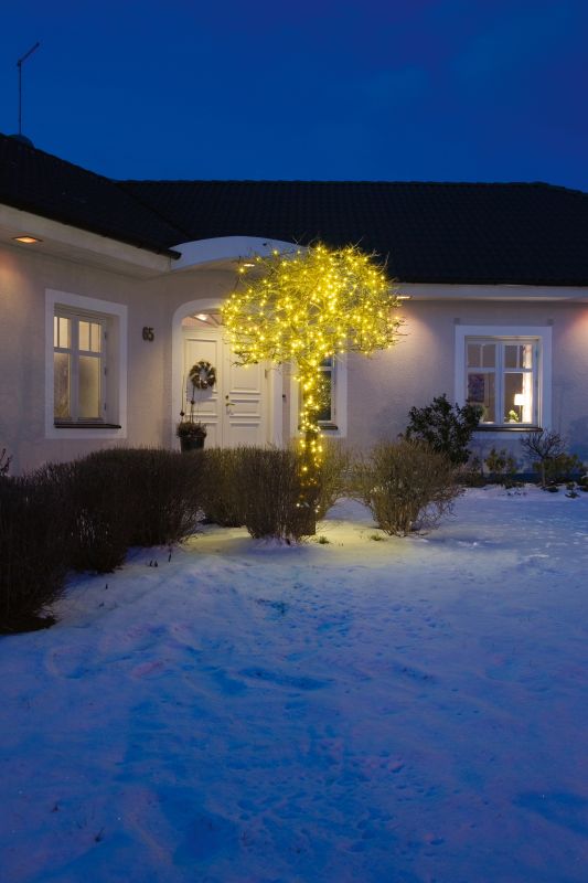 Konstsmide 3610-000 Micro LED Lichterkette, 40 gelbe Dioden, 24V Außentrafo, schwarzes Kabel