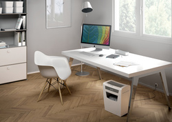 LEITZ Aktenvernichter IQ Home Office, Slim Version, Partikel
